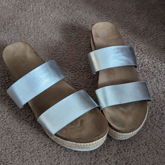 Silver platform sandals - Picture 2 of 3